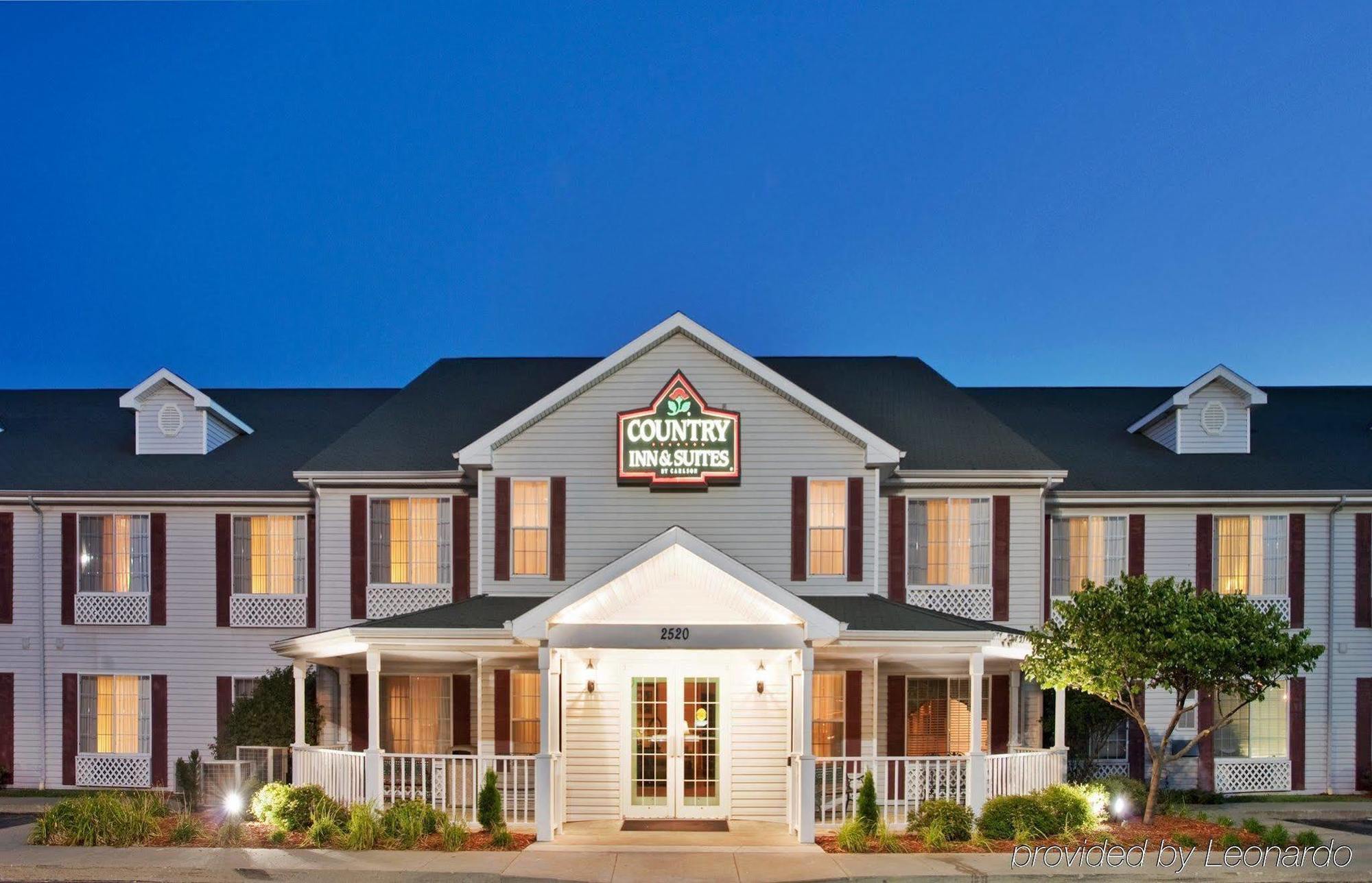 Country Inn & Suites By Radisson, Nevada, Mo Exterior photo