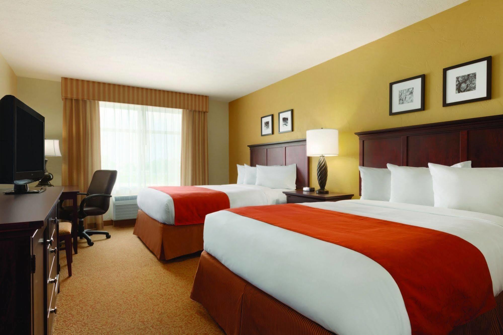 Country Inn & Suites By Radisson, Nevada, Mo Exterior photo